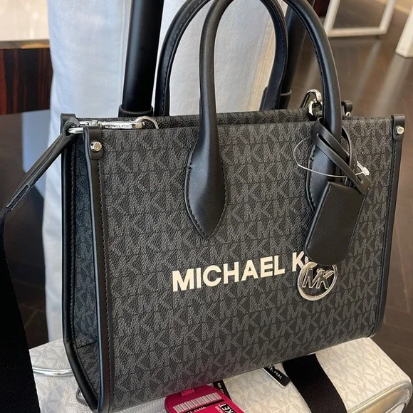 Michael Kors Mirella Small Signature Logo Crossbody Bag
Black
NWT - Picture 11 of 16